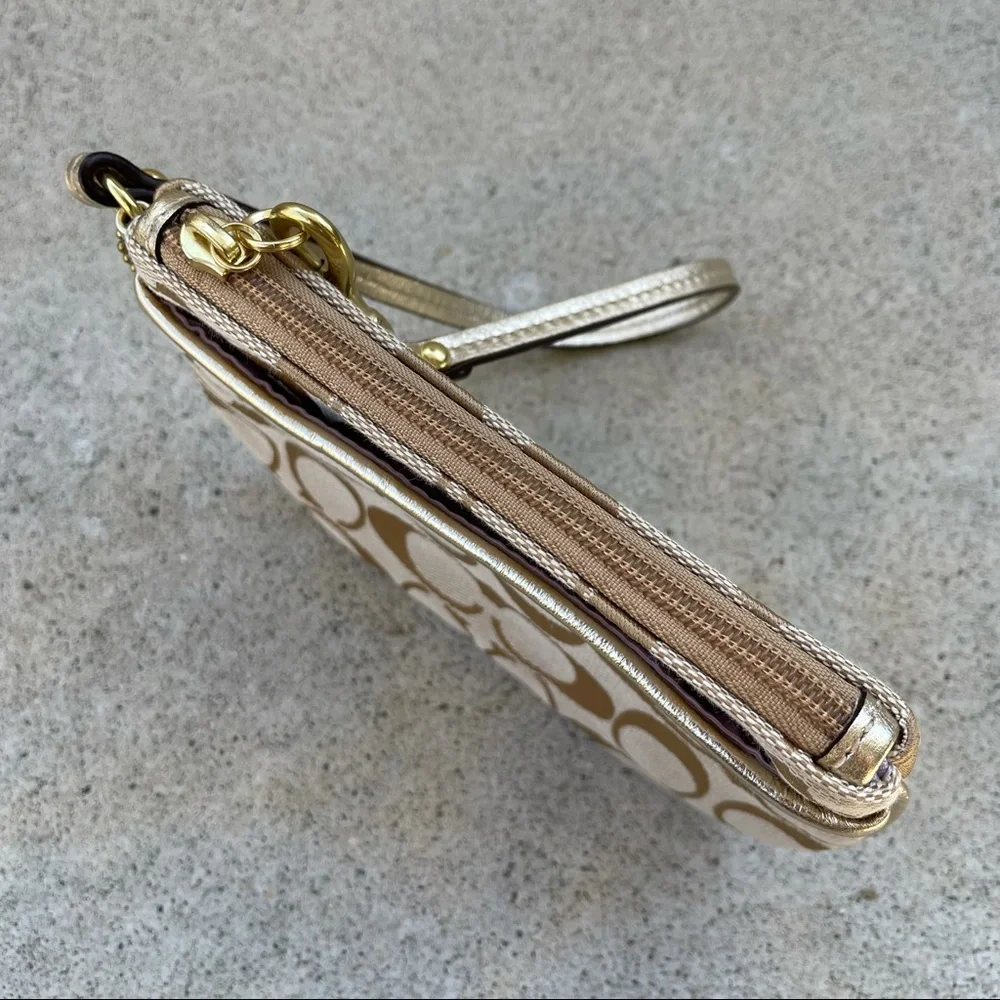 Coach tan mini wristlet - excellent condition - Picture 4 of 5